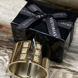 NWT Victorias Secret Gold Bangle/Cuff Spiked Rhinestone Bracelet in Original Box